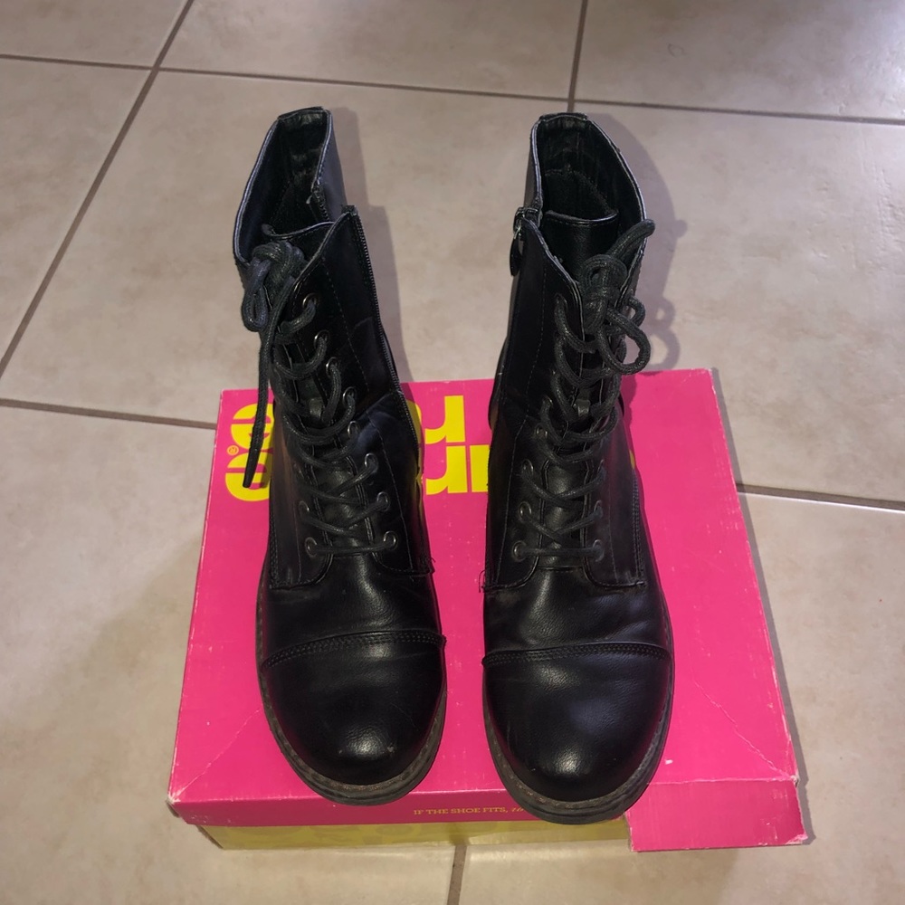 Combat boots